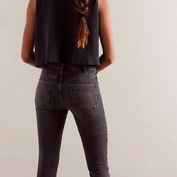 NWT, We The Free Low Maintenance Mid Rise Crop Boot Jeans in Washed Black Sz 32 - Picture 7 of 13